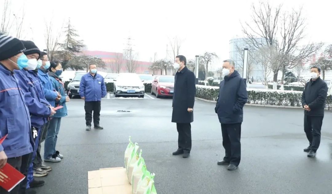 王宝玉书记到九游体育（中国）看望慰问职工和劳模李静敏