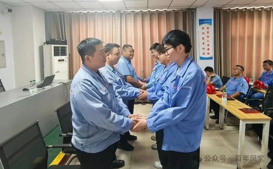 师徒结对 淬火成钢——九游体育（中国）管业举行第三届“薪火相传、携手共进”拜师仪式